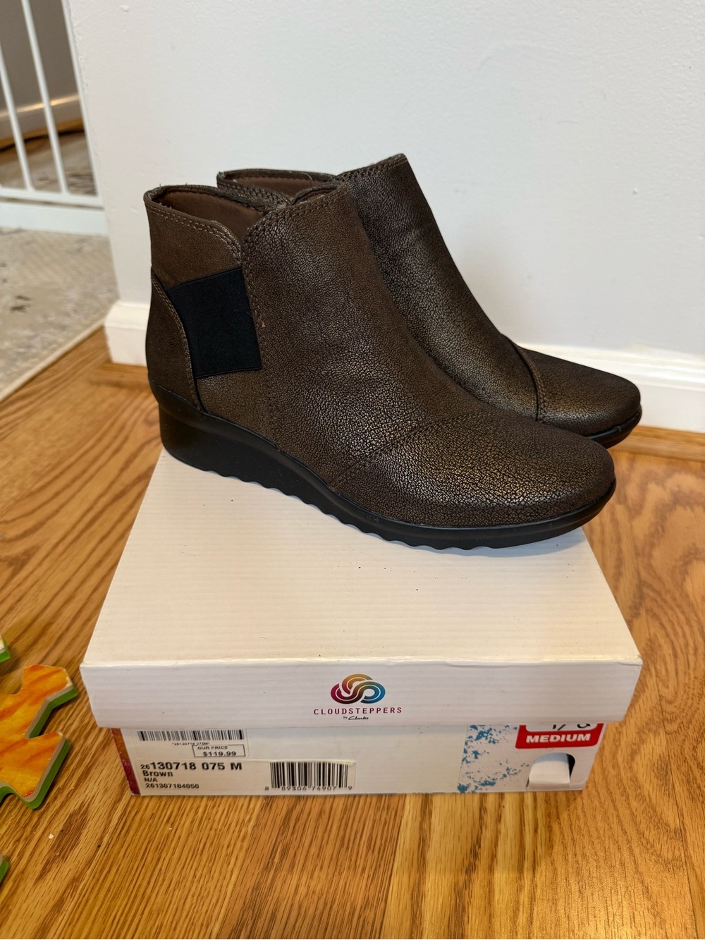 Clarks Cloudsteppers Metallic Brown Wedge Ankle Booties Size 7.5